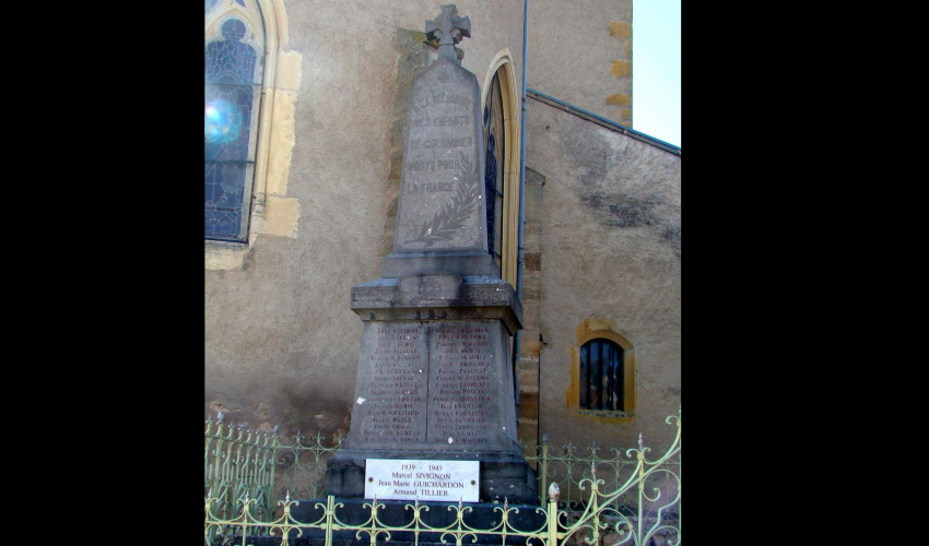 Monument de Colombier-en-Brionnais : stèle - ©SMPCB