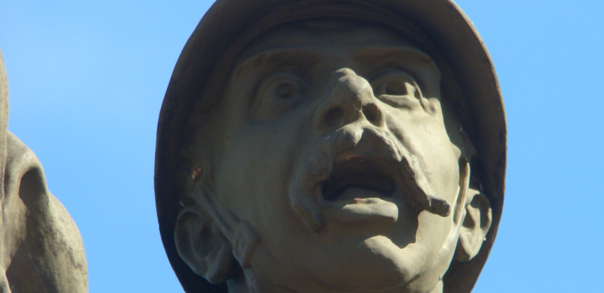 Statue d'un poilu (Détail du monument aux morts de Gibles) - Crédits SMPCB