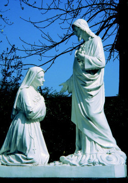 Sainte Marguerite Marie et Jésus (©Sanctuaires de Paray-le-Monial)